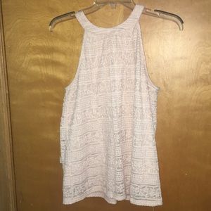 a cute blouse. in very good condition.